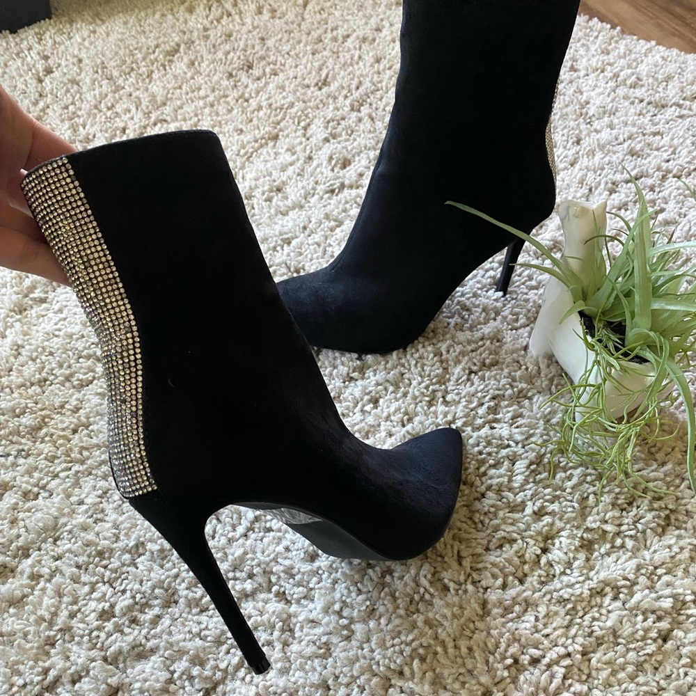 Absolutely stunning pointed toe diamond bejeweled black suade sexy eveni…